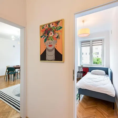 Metro Plac Wilsona Etno By Bookinghost * Varsovie