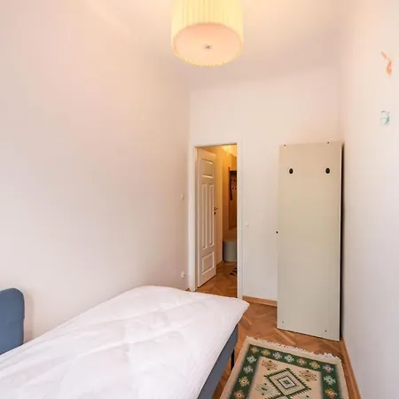 Metro Plac Wilsona Etno By Bookinghost *